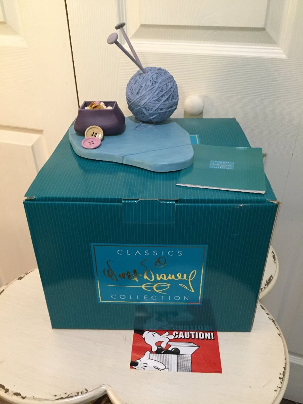 Walt Disney Classics Collection Peter Pan 2001 WD Collectors Members Only Base